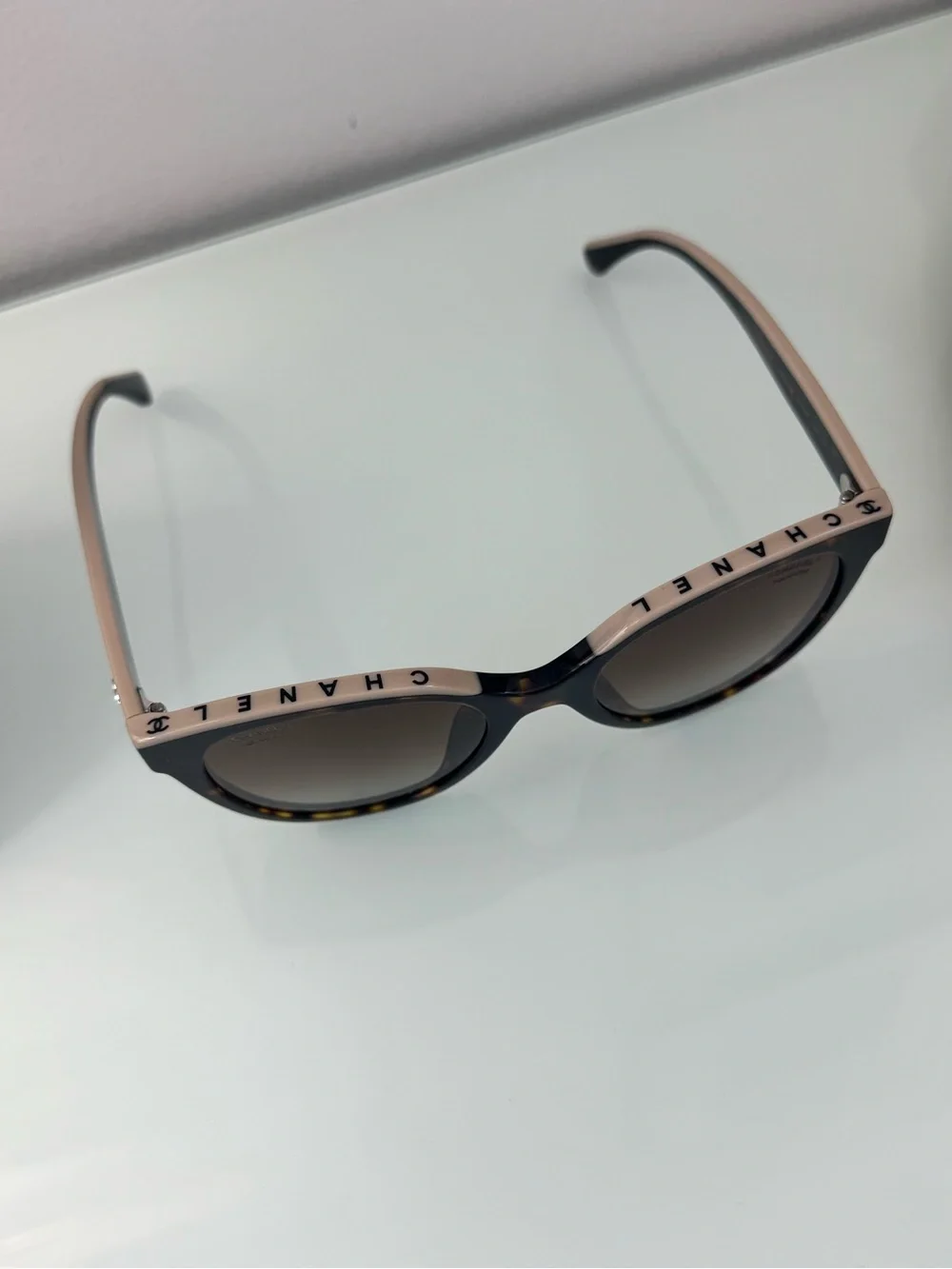 CHANEL Tortoiseshell Cat Eye Sunglasses - Brown Gradient